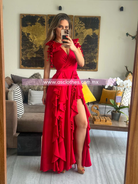 MAXI DRESS ESCOTE CRUZADO ABERTURA EN PIERNA Y OLANES - comprar en línea