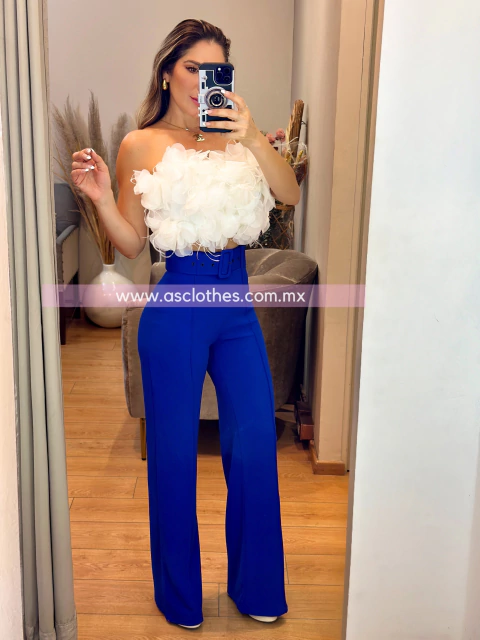 CROP TOP CON TIRANTES TRANSPARENTES FLORES RESALTADAS EN 3 D Y PLUMAS