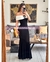 VESTIDO DE FIESTA MAXI DRESS A LOS HOMBROS BICOLOR CON MEDALLONES - comprar en línea