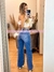 PANTALON CINTURA ALTA CORTE RECTO CON BOTONES LADEADOS en internet