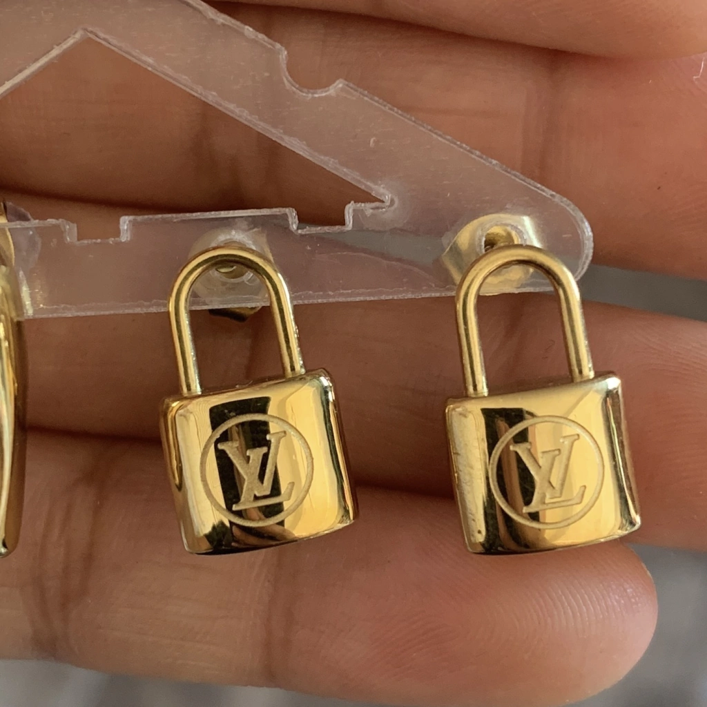 pendientes candado LV