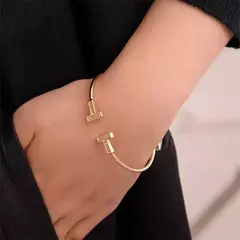 Imagen de Brazalete T con brillantes