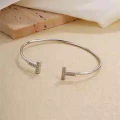 Brazalete T con brillantes