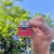 Pin Máquina de Escrever-Vermelho "A Melhor Vida que Existe" - comprar online