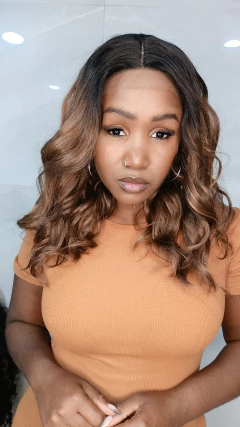 Front Lace Sabine na internet