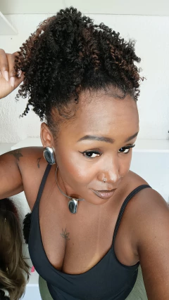 Afro puff Pony na internet