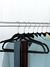 Kit 10 Cabides De Veludo Adulto com Gravateiro Preto na internet