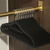 Kit 10 Cabides De Veludo Adulto com Gravateiro Preto - comprar online