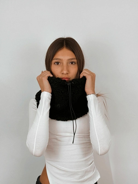 Cuello de piel ajustable