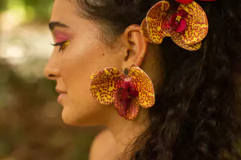 Brinco Orquídea Onça on internet