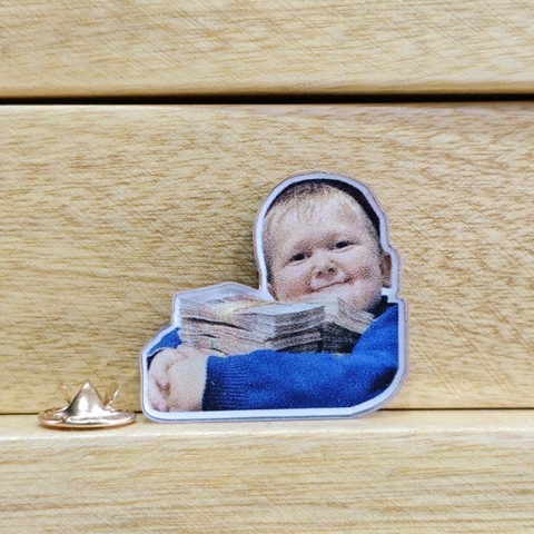 Pin Niño Feliz Con Dinero - comprar en línea