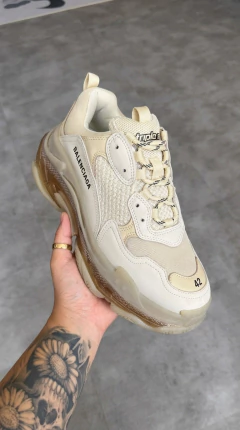 BALENCIAGA TRIPLE S na internet