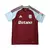 Camisa Aston Villa 2024/2025 titular I masculina oficial grená vinho vista frontal com design clássico e detalhes em azul celeste. Camisa original para compra segura. Inclui referência a jogadores como Coutinho e Douglas Luiz. : Camisa Aston Villa 2024/20
