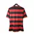 Camisa Flamengo 2008/2009 titular Home I masculina, verso com listras vermelhas, pretas e detalhes dourados, usada por Adriano, Petkovic e Léo Moura, camisa retrô com a palavra ‘Mengo’ na nuca