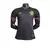 Camisa Flamengo preta e dourada edição especial 2022/2023 versão jogador, inspirada nos craques Gabigol, Bruno Henrique e Arrascaeta. Modelo com design elegante, escudo do clube e logo da Adidas aplicados em dourado, tecido leve e tecnologia avançada para