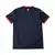 Verso da camisa reserva do Girona FC 2024/2025 masculina, modelo away II da La Liga, em azul marinho com detalhes vermelhos na nuca, faixa diagonal nas cores da Catalunha, e selo “Orgull Gironi”, exaltando o orgulho catalão.