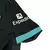 Camisa reserva do Liverpool 2024/2025 manga, verde escuro que parece preto, com detalhes em verde revisado e listras cinza com branco. 2 II Away masculino preto. Camisa Liverpool 2024, camisa reserva Liverpool 2024, verde escuro camisa Liverpool.