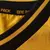 Gola da camisa titular do Wolverhampton Wolves 2024/2025 - Home, cor laranja, masculina, I, torcedor, gola redonda, friso âmbar, acabamento de alta qualidade, Premier League