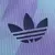 Detalhe do logo Adidas trevo na terceira camisa do Arsenal 2024/2025, versão jogador. Trevo icônico da linha Originals, usada por atletas como Bukayo Saka e Martin Odegaard, perfeita para torcedores e colecionadores.