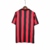 imagem do verso Camisa titular Milan 1988/1989, modelo home, masculina, retrô, com as cores vermelho e preto. Detalhe do verso da camisa, com a parte de trás totalmente vermelha, sem patrocínios visíveis, mantendo o design clássico do time. Usada por ícon