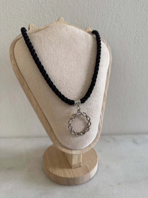 Collar Twist Negro Aro Bis