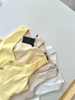 Colete solene na internet