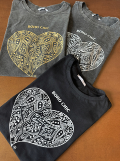 T-shirt over boho na internet
