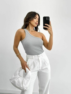 Blusa um Ombro Só na internet