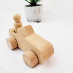 Autito de Madera con Hombrecito