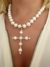 colar perolas shell com pingente crucifixo banhado a ouro !8 k cravejado com zircônias e pérolas - comprar online