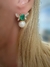 Brinco abelha pérola SHELL com cristal esmeralda cravejado com zirconias banhado a ouro 18 k
