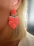 Brinco baquelite coral cravejado com nano zirconias banhado a ouro 18 k - comprar online