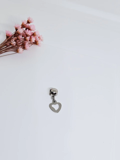 Berloque Coração Vazado de Aço Inox