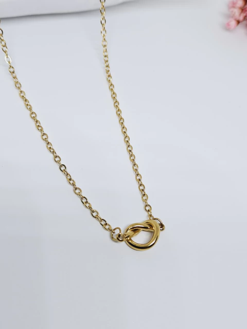 Colar Dourado Pingente Coração Nó de Aço Inox