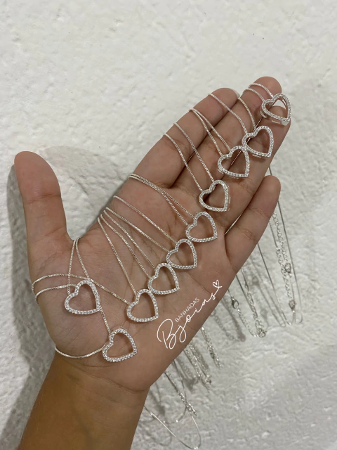 Colar coração cravejado