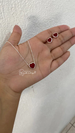 Conjunto coração vermelho na internet