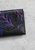 Billetera Iris color negro estampado azul en internet