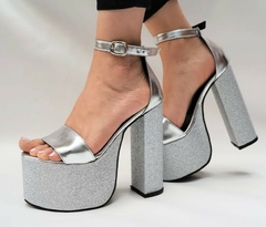Sandalias Caro en internet