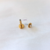 Piercing de furo floral em aço inoxidável dourado na internet