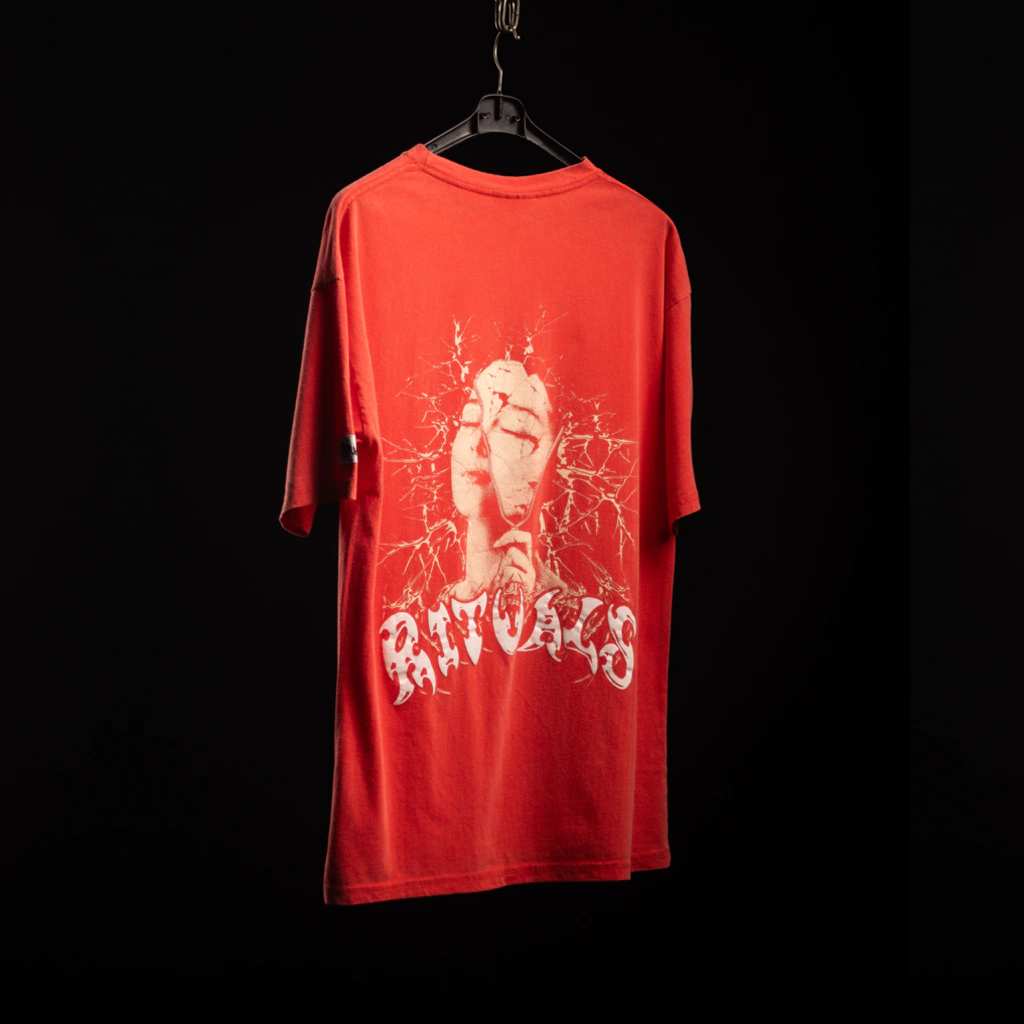 Remera INTRIGUE