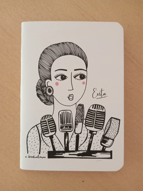 Libreta Evita. ByN Modelo 4