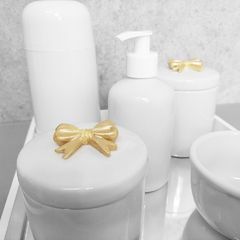 Kit Higiene C/ Garrafa Térmica Cilindrica E Bandeja Quadrada Laço Dourado na internet