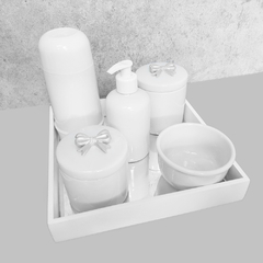 Kit Higiene C/ Garrafa Térmica Cilindrica E Bandeja Quadrada Laço Prata - comprar online