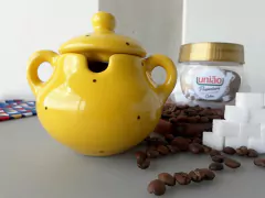 Açucareiro Amarelo Poa Preto na internet