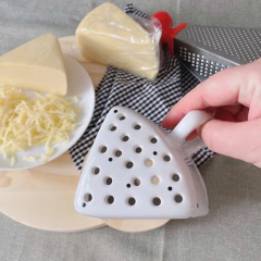 Porta Queijo Ralado Porcelana Poá Black - Ordalha Ofertas | A Loja da Mesa Posta