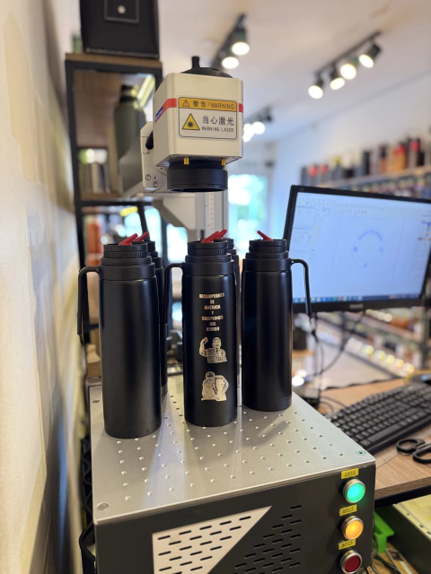 Pack 15 termos negros grabados con tu MARCA