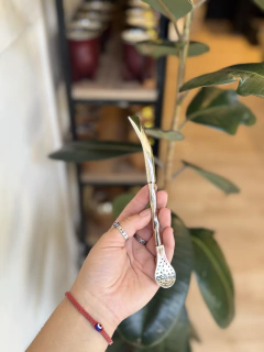 BOMBILLA PICO LORO ALPACA CINCELADA MEDIDA ESTANDAR en internet