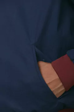 Jaqueta bomber Conquering Lion na internet