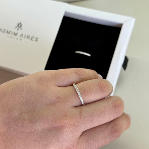 Anel meia aliança cravejada