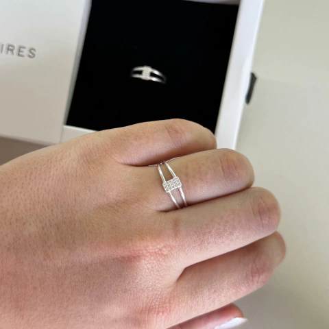 Anel 2 fios c/ retângulo cravejado